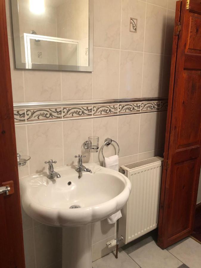 Executive Serviced Apartments 2 Forfar Esterno foto
